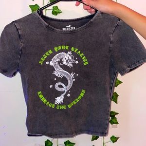 🖤💚 Hollister black dragon crop top
